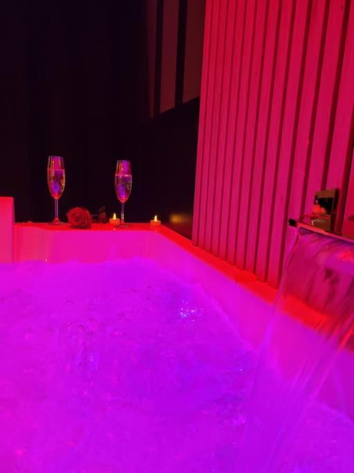 Nuit D'Evasion Love Room Avec Baignoire Balneotherapie Toulon Exterior foto