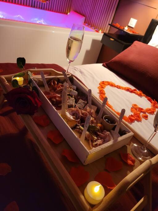 Nuit D'Evasion Love Room Avec Baignoire Balneotherapie Toulon Exterior foto