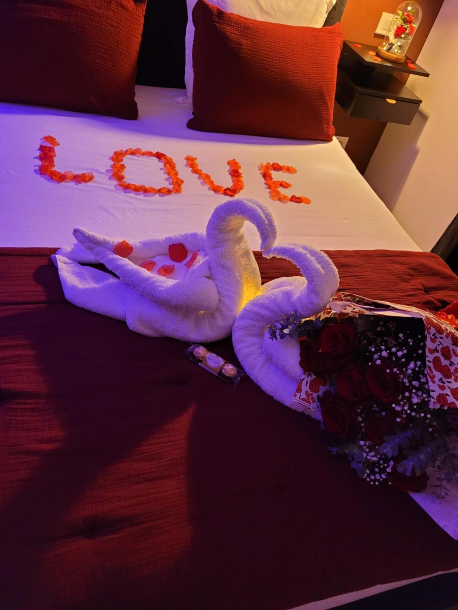 Nuit D'Evasion Love Room Avec Baignoire Balneotherapie Toulon Exterior foto